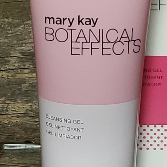 LAST ONE! Botanical Effects Cleansing Gel - Mary Kay - Picture 10 of 10